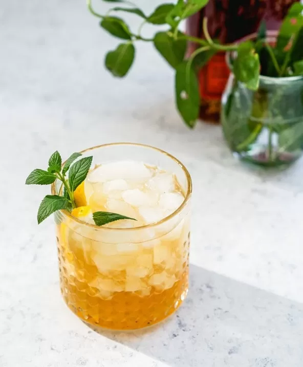 Whiskey Smash: Blend of Tradition and Modern Flavors